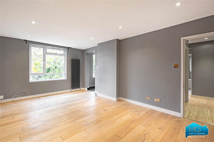 3 Bedroom Flat To Rent In Compton Lodge, Green Lanes, London, N21