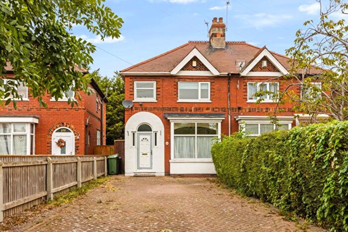3 Bedroom Semi Detached House For Sale In Laceby Road, Grimsby, DN34