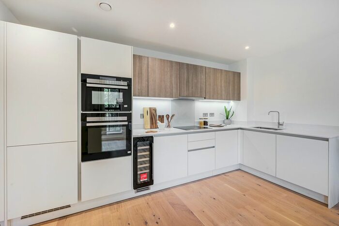 2 Bedroom Flat To Rent In Bradshaw Close, London, Twickenham, TW1