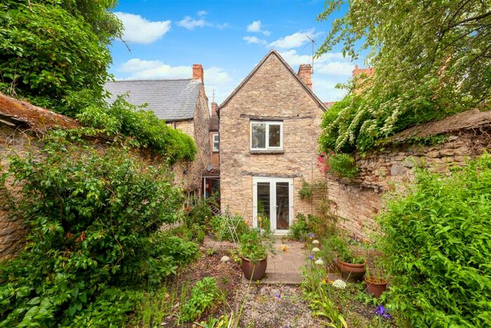 2 Bedroom Cottage To Rent In Market Place, Woodstock, OX20