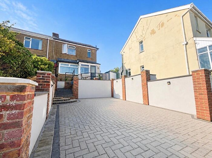 3 Bedroom Semi-Detached House For Sale In Hillcrest Road, Newhaven, BN9