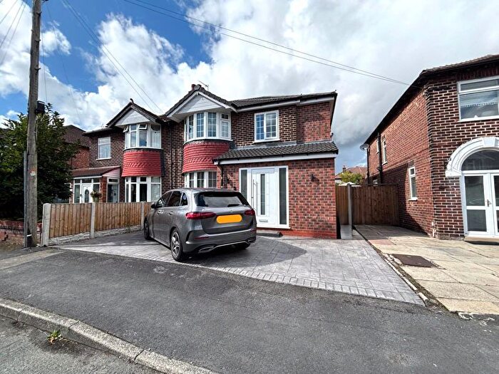 4 Bedroom Semi-detached House For Sale In Balmoral Drive, Timperley, WA14