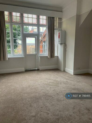 Studio To Rent In Heathfield Park, London, NW2