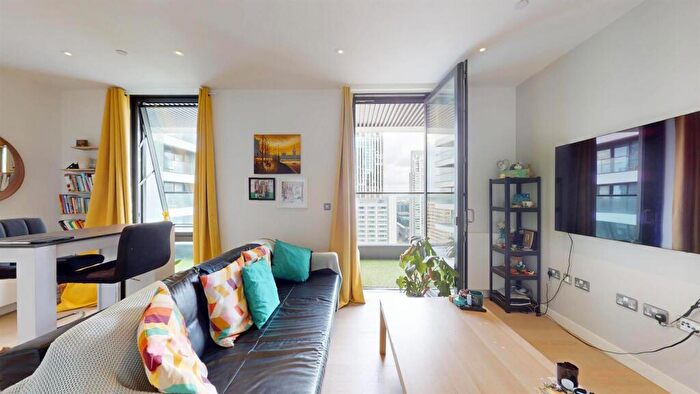 1 Bedroom Apartment For Sale In Hobart Building, Wardian, Canary Wharf, E14