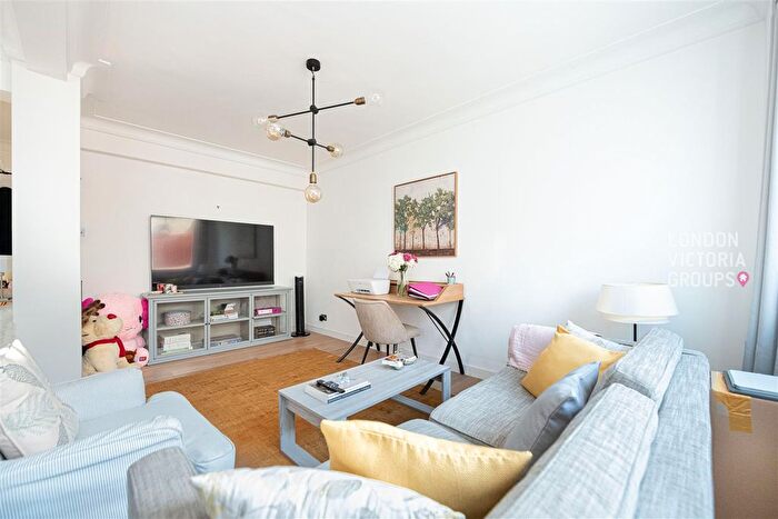 2 Bedroom Flat To Rent In Piccadilly, London, W1J