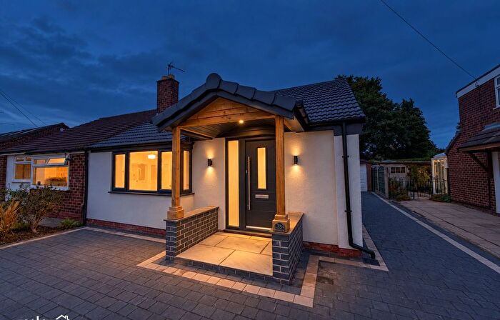 3 Bedroom Semi-Detached House For Sale In Prestbury Drive, Thelwall, WA4