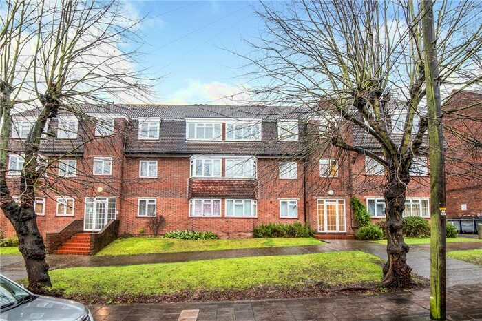 1 Bedroom Flat To Rent In Colin Court, Woodfield Avenue, London, SW16
