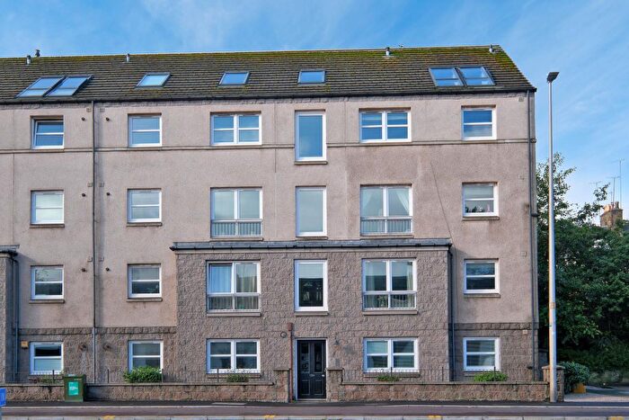 2 Bedroom Flat To Rent In B, South College Street, Aberdeen, AB11