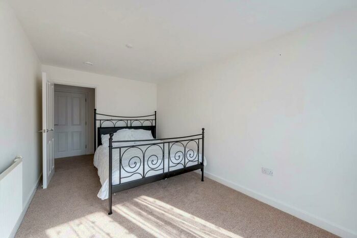2 Bedroom Flat To Rent In Carshalton Road, Sutton, Carshalton, SM5