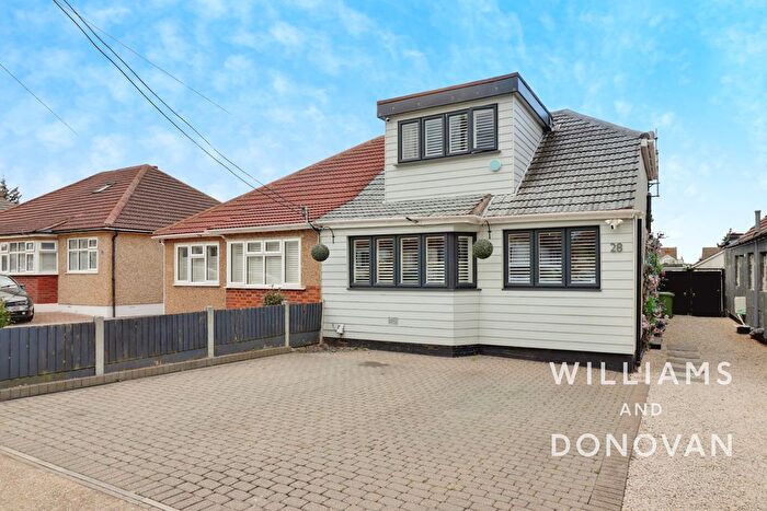 4 Bedroom Chalet For Sale In St. Clements Road, Benfleet, SS7