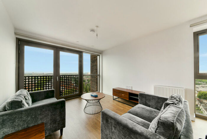 2 Bedroom Apartment To Rent In Apex Gardens, Seven Sisters London, N15