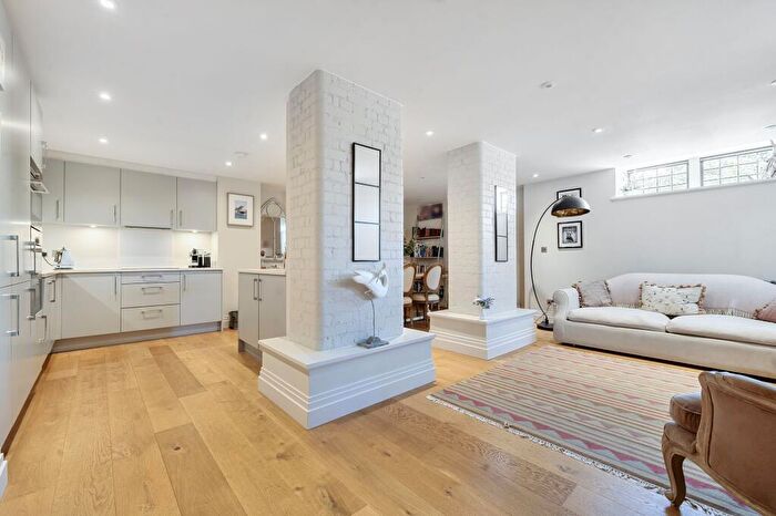 1 Bedroom Apartment For Sale In Kings Drive, Midhurst, GU29