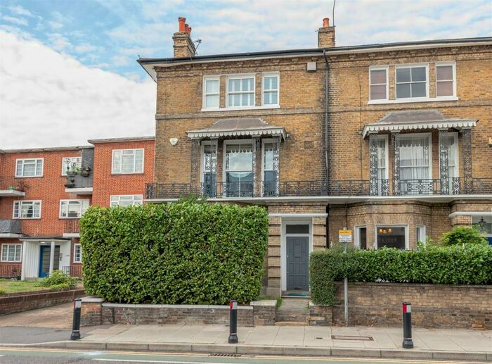 3 Bedroom Flat To Rent In High Road, South Woodford, E18