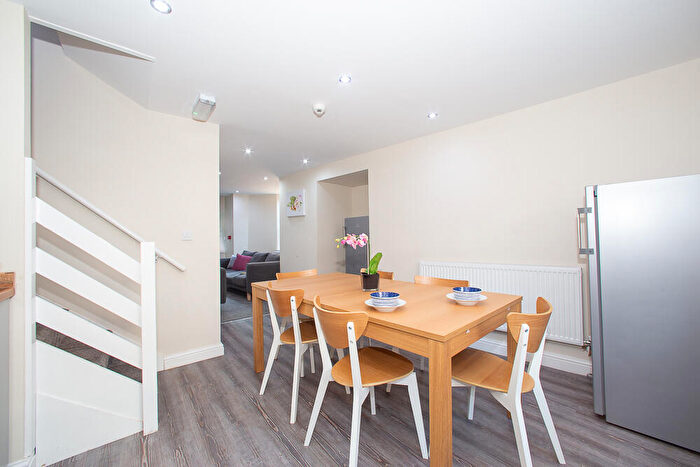 6 Bedroom End Of Terrace House To Rent In Victoria Road, Hyde Park, Leeds, LS6