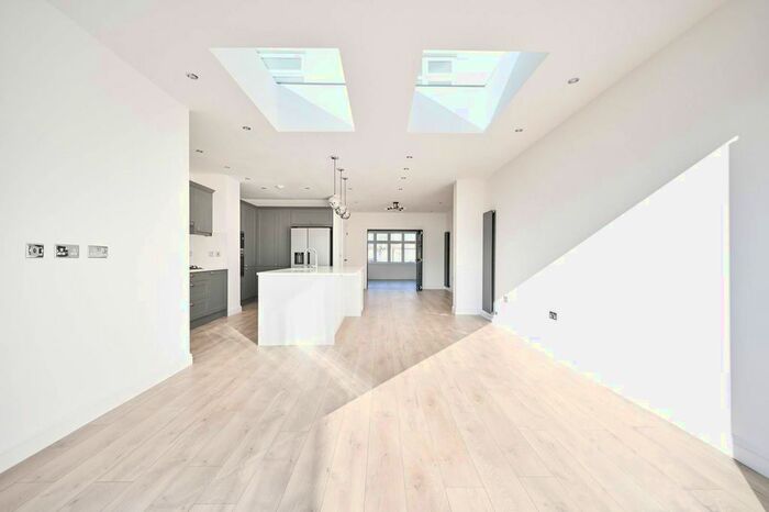 4 Bedroom End Of Terrace House To Rent In Crossway, Raynes Park, London, SW20