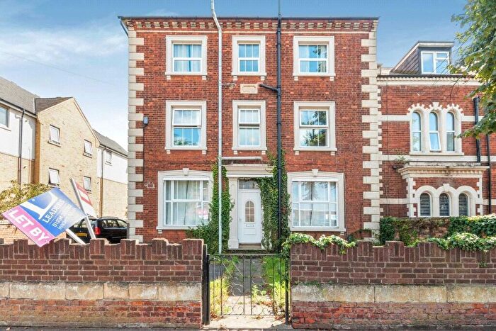 1 Bedroom Flat For Sale In Ampthill Road, Bedford, Bedfordshire, MK42