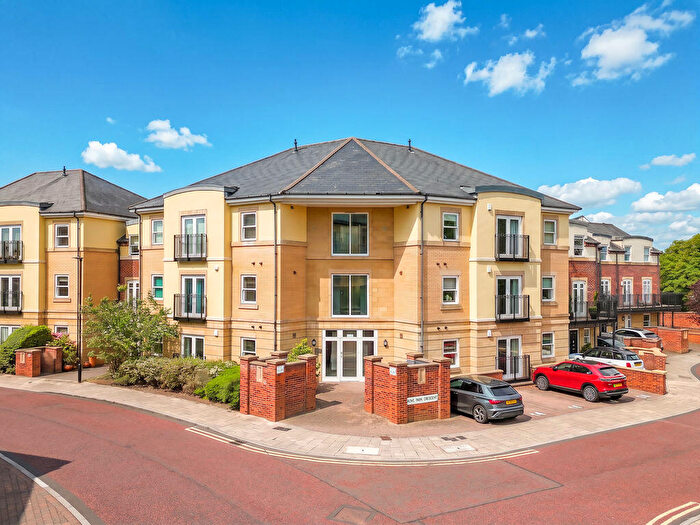 2 Bedroom Flat For Sale In Grove Park Crescent, Gosforth, Newcastle Upon Tyne, NE3