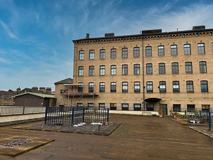 2 Bedroom Flat For Sale In The Locks, Bingley, BD16