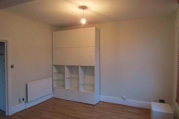 1 Bedroom Flat To Rent In Graham Road, Hackney, E8