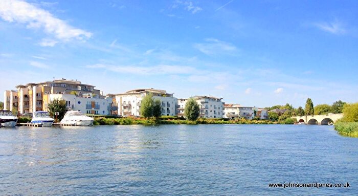 2 Bedroom Flat To Rent In Delta House, Chertsey, KT16