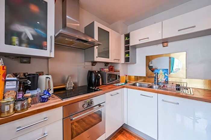 1 Bedroom Flat To Rent In Adriatic Apartments, Royal Docks, London, E16