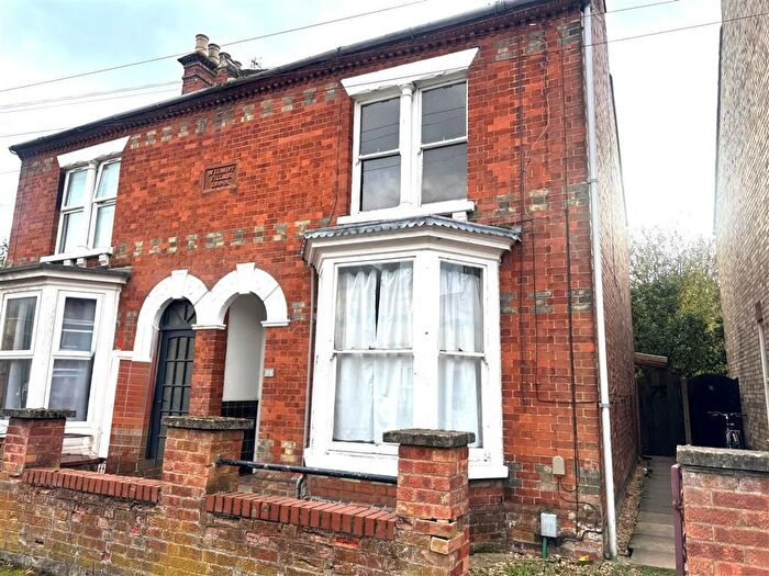 3 Bedroom Semi Detached House To Rent In Colvile Road, Wisbech, PE13