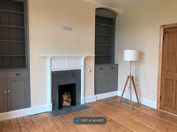 2 Bedroom Flat To Rent In High Street, St. Clears, Carmarthen, SA33