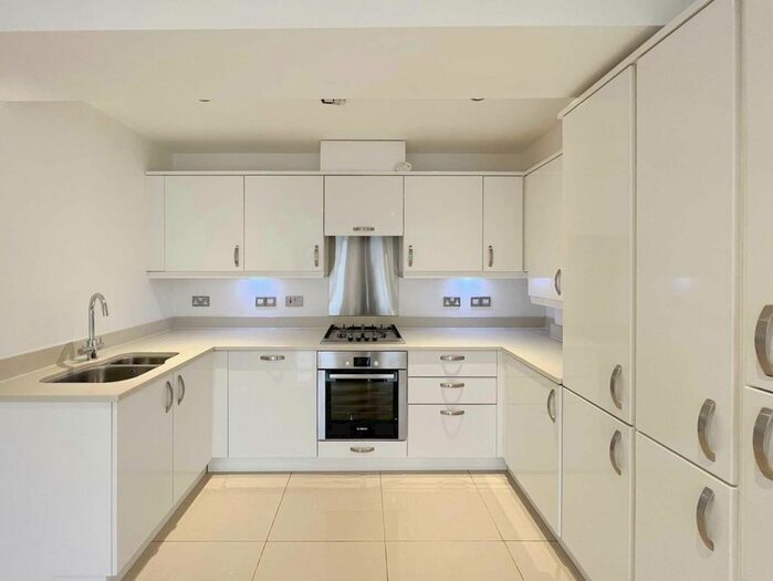 2 Bedroom Flat To Rent In Coombe Road, New Malden KT3