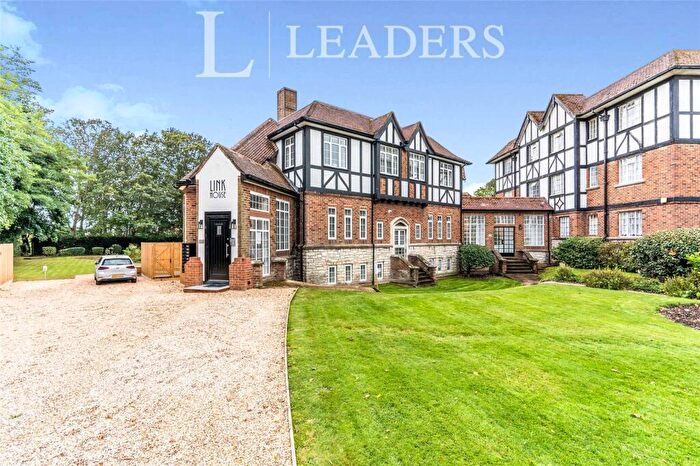 1 Bedroom Apartment For Sale In Millbrook Road East, Southampton, Hampshire, SO15