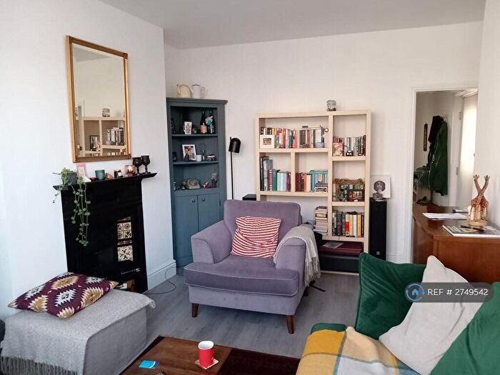 2 Bedroom Flat To Rent In East Dulwich Road, London, SE22