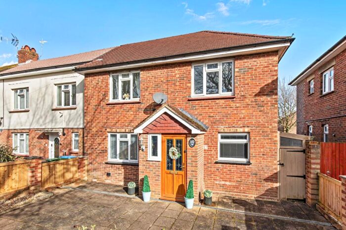 3 Bedroom End Of Terrace House For Sale In Oakleigh Road, Horsham, RH12