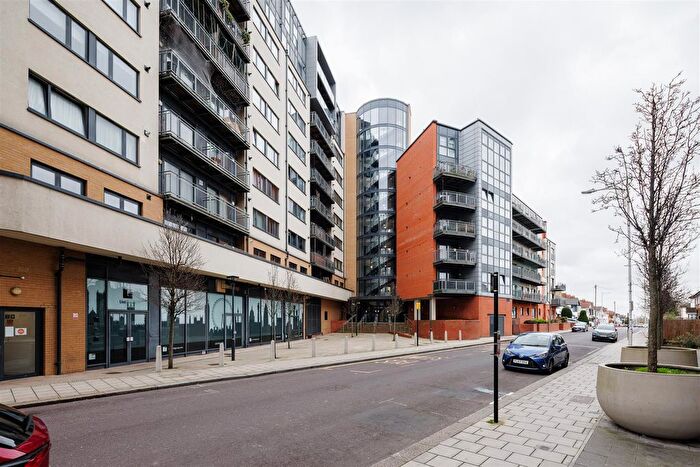 1 Bedroom Flat For Sale In Perth Road, Ilford, IG2