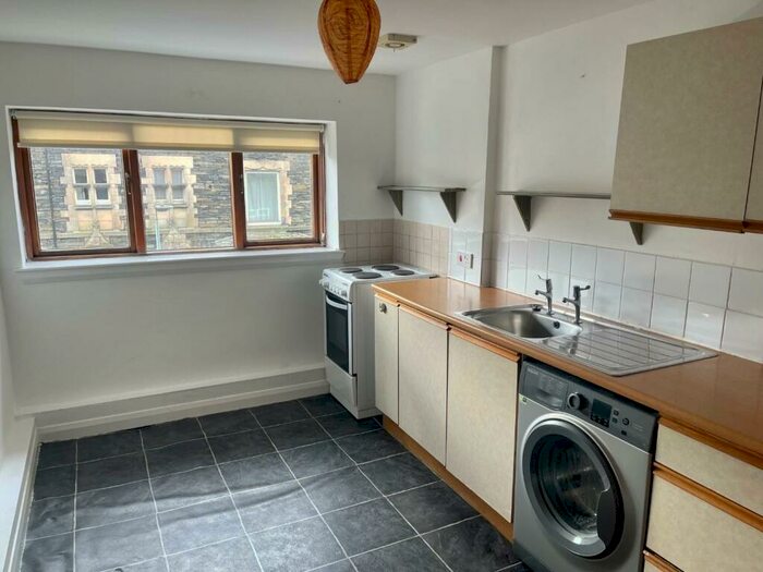 2 Bedroom House To Rent In Oak Street, Windermere, LA23