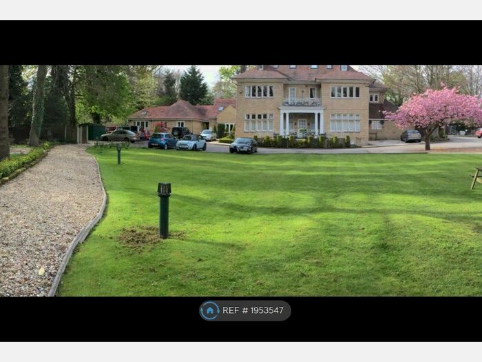 2 Bedroom Flat To Rent In Elmwood Court, Leeds, LS8