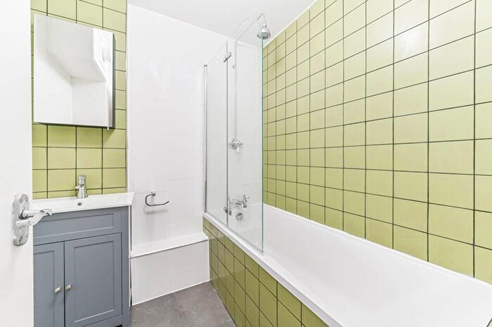 2 Bedroom Flat To Rent In College Road, Crystal Palace, London, SE19