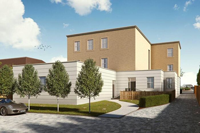 3 Bedroom Flat For Sale In The Oaks, Chigwell, IG7