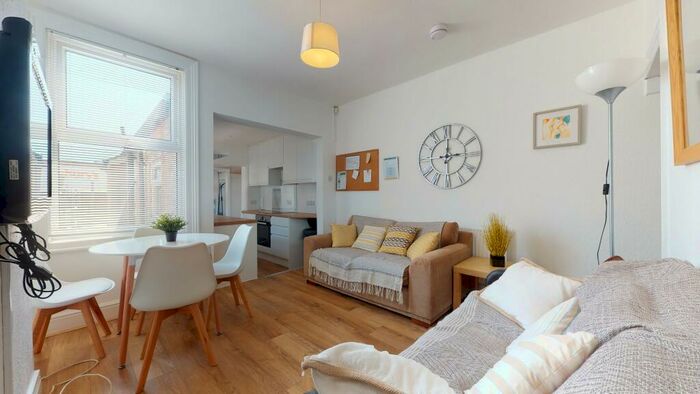 4 Bedroom House To Rent In Broad Street, Loughborough, Leicestershire, LE11