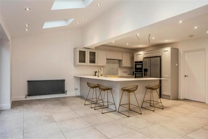 4 Bedroom Property To Rent In Alleyn Road, London, SE21