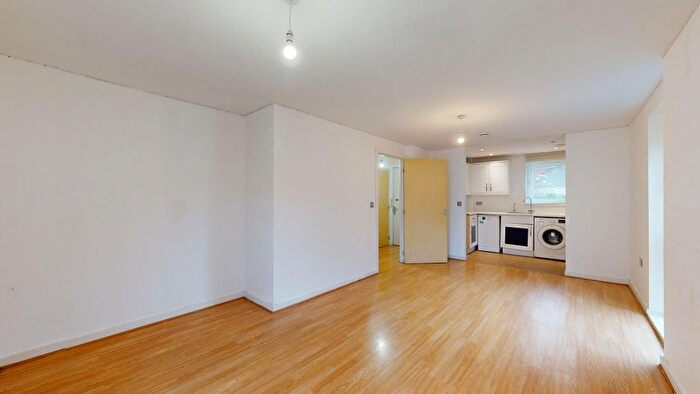 3 Bedroom Flat To Rent In Harry Zeital Way, London, E5