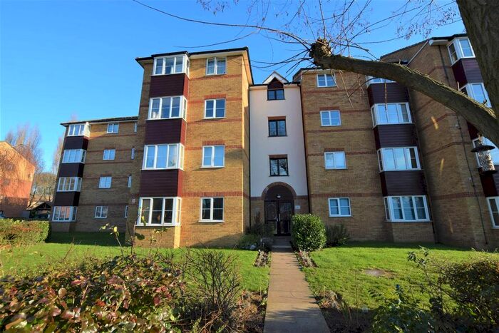 1 Bedroom Flat To Rent In Thurlow Close, Higham Station Avenue, Chingford, E4