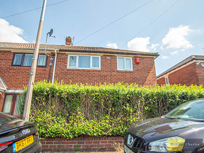 3 Bedroom Semi-Detached House To Rent In Salop Close, West Bromwich, B71