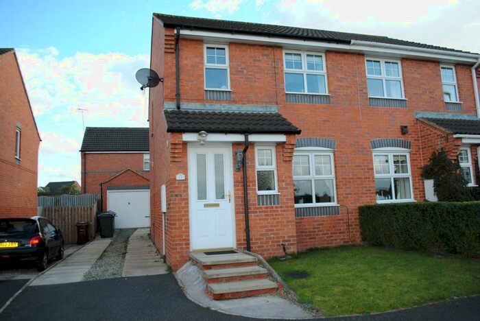 3 Bedroom Semi-Detached House To Rent In Badminton View, Leeds, LS10