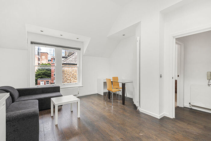 2 Bedroom Apartment To Rent In Wentworth Street, Aldgate, London, E1