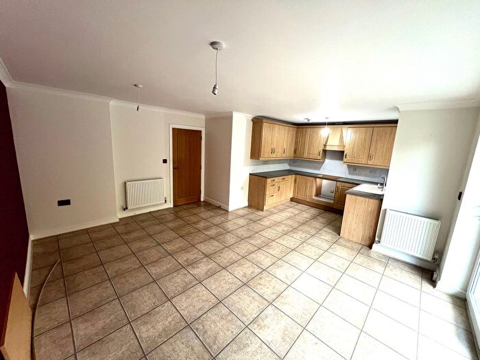 2 Bedroom Flat To Rent In Cottingham Road, Hull, HU6