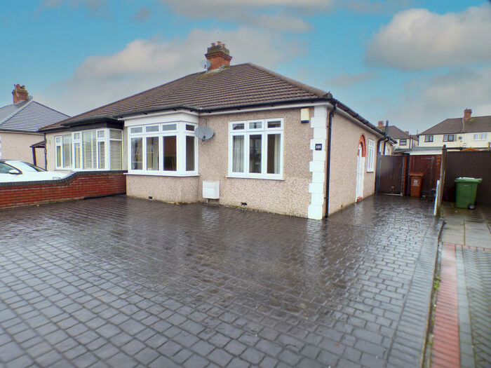 3 Bedroom Semi-Detached Bungalow To Rent In Blackfen Road, Sidcup, DA15