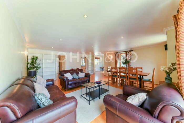 4 Bedroom Apartment To Rent In Meridian Place, Canary Wharf, E14