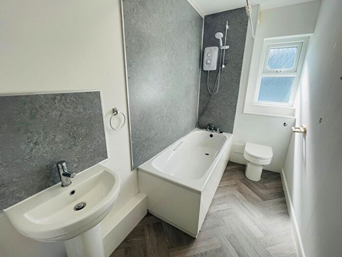 1 Bedroom Property To Rent In Charles Street, Milford Haven, SA73