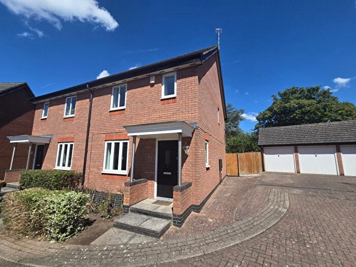 3 Bedroom Semi-Detached House To Rent In Cara Close, Leicester, LE2