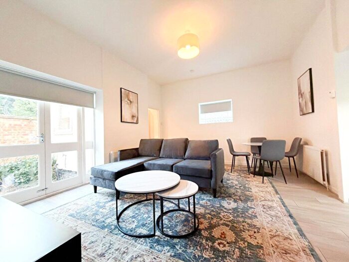 2 Bedroom Apartment To Rent In Ivy Mews, West Didsbury, Manchester, M20