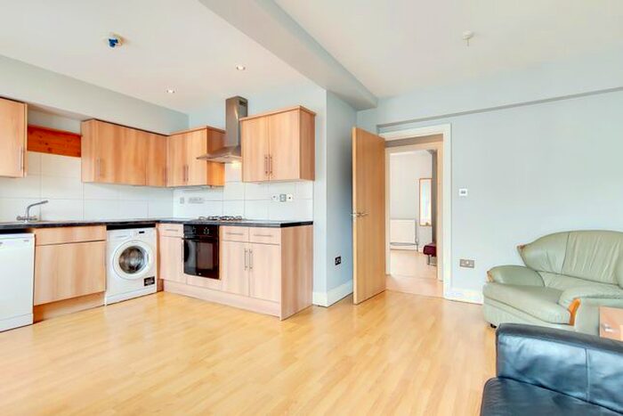3 Bedroom Flat To Rent In A High Street, London, SE25